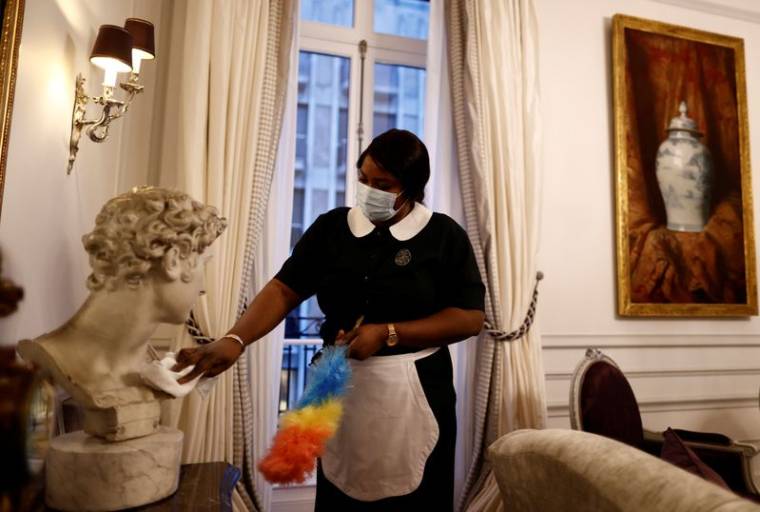 Les hôtels français font face à des mesures de restriction du COVID-19 pour lutter contre la maladie du coronavirus