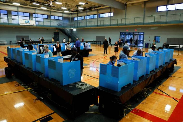 Des gens votent à Norcross, en Géorgie, aux élections de mi-mandat aux Etats-Unis