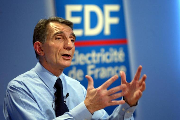 François Roussely, président d'EDF, présente, le 26 mars 2003, à Paris ( AFP / PHILIPPE DESMAZES )