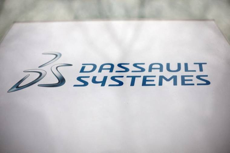 Le logo de Dassault Systemes SE est visible sur un bâtiment de l'entreprise à Paris