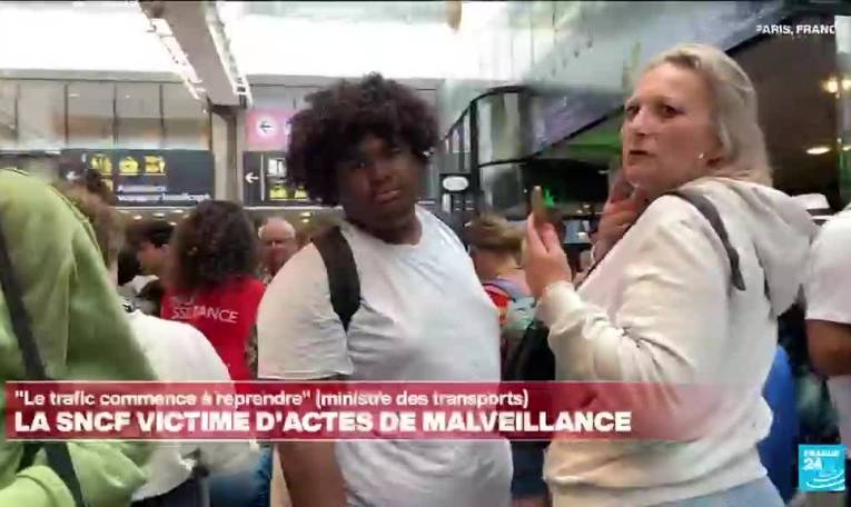 France : des voyageurs livrés à eux-mêmes après le sabotage des lignes ferroviaires