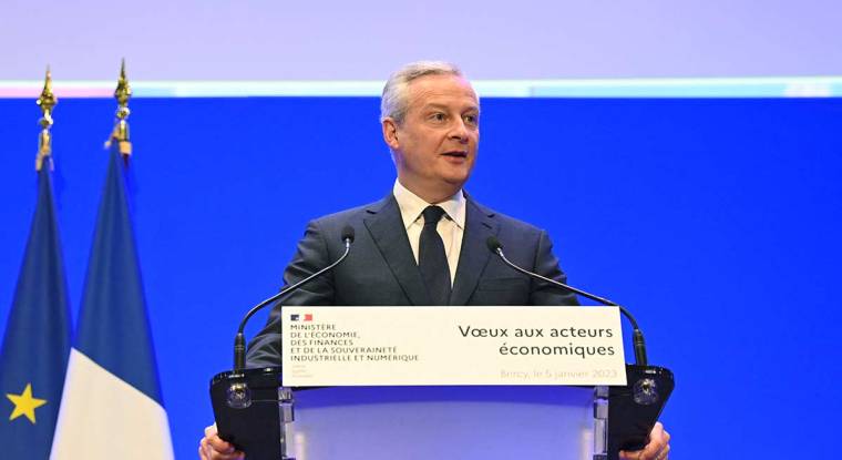 Lors des de ses voeux annuels aux acteurs économiques, Bruno Le Maire, ministre de l'Économie, a indiqué souhaiter faire de la France «la première nation de l'industrie verte en Europe, en incitant à la décarbonation». (© AFP)