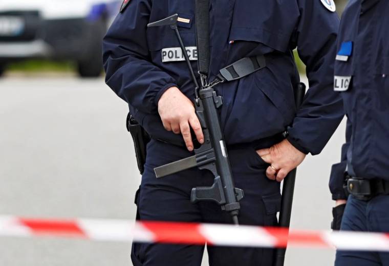 HOLLANDE VEUT DES MOYENS SUPPLÉMENTAIRES CONTRE LE TERRORISME