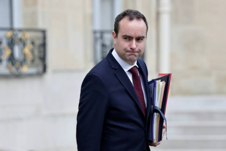 Le ministre français des Armées Sébastien Lecornu à la sortie de l'Elysée, le 6 mars 2024 à Paris ( AFP / STEPHANE DE SAKUTIN )