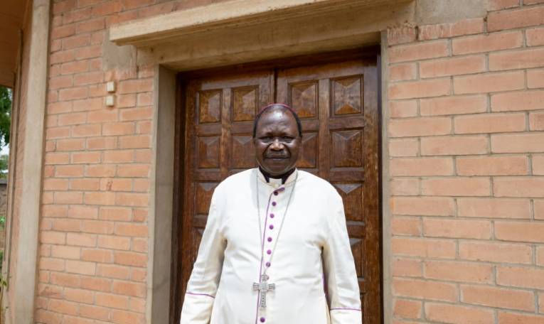L'évêque de Moundou Joachim Kouraleyo Tarounga, à l'évêché de Moundou, le 27 avril 2024 ( AFP / Joris Bolomey )