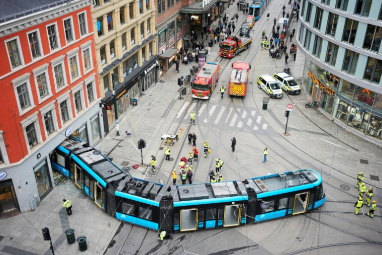 Un tramway déraillé a percuté un bâtiment dans une rue animée du centre d'Oslo, en Norvège, le 29 octobre 2024 ( NTB / Terje Pedersen )