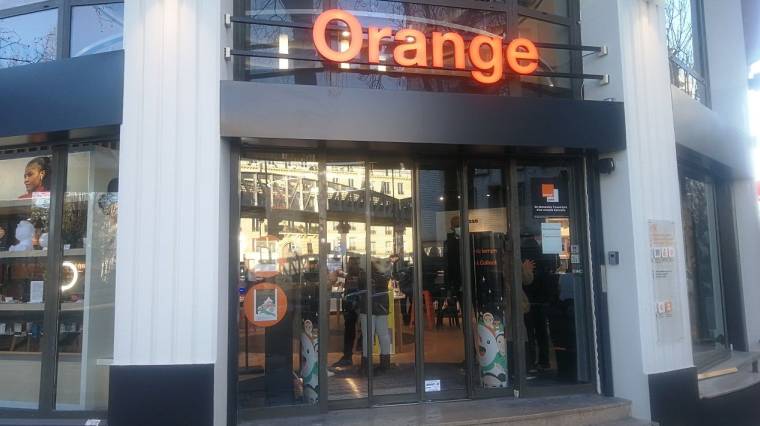 Une boutique Orange, à Paris (crédit photo :  / L. Grassin )