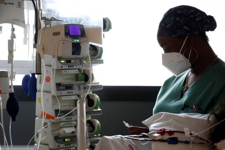 CORONAVIRUS: LA BAISSE DES HOSPITALISATIONS EN SOINS CRITIQUES CONTINUE EN FRANCE