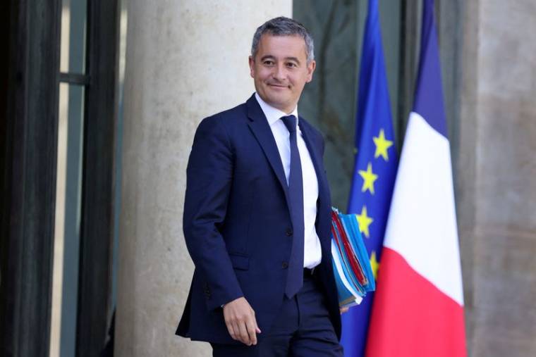 Le ministre français de l'intérieur, Gérald Darmanin, sort de l'Elysée à Paris