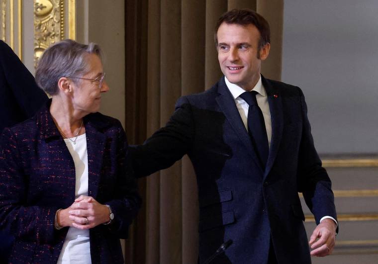 Emmanuel Macron et Elisabeth Borne, en mars 2022, à l'Elysée ( POOL / GONZALO FUENTES )