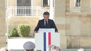 A Bayeux, Macron célèbre la "renaissance" de la France