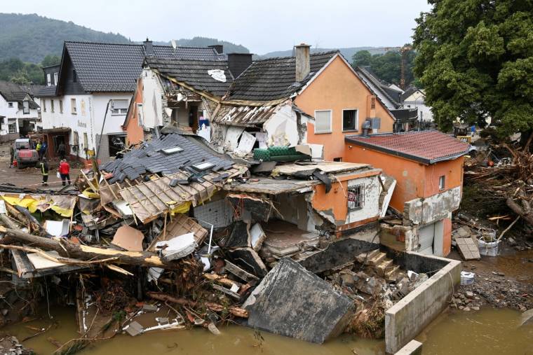 Des habitations détruites dans l'ouest de l'Allemagne à l'occasion des inondations de la mi-juillet. ( AFP / CHRISTOF STACHE )
