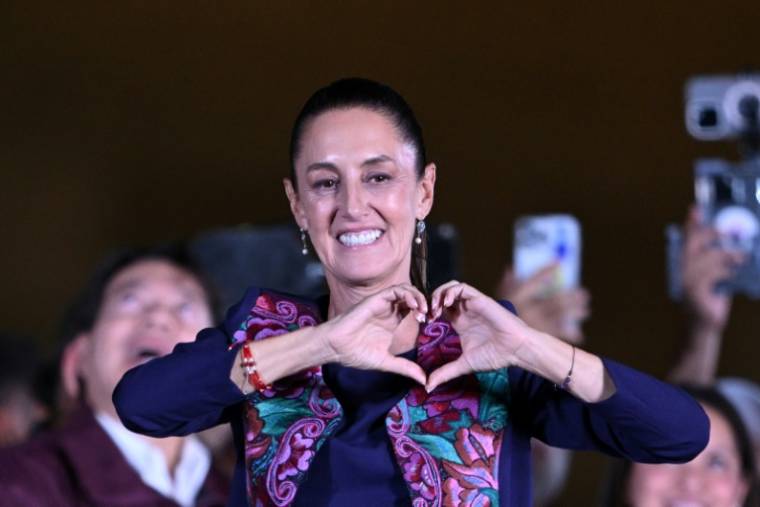 Claudia Sheinbaum, première femme présidente élue au Mexique, célèbre sa victoire, à Mexico le 3 juin 2024 ( AFP / CARL DE SOUZA )