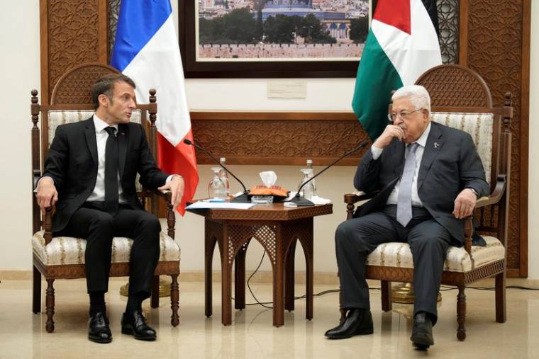 Emmanuel Macron avec le président de l'Autorité palestinienne Mahmoud Abbas