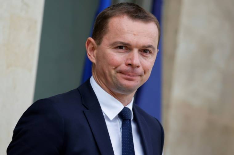 Le ministre français du Travail Olivier Dussopt quitte le conseil des ministres à Paris le 20 septembre 2023 ( AFP / Ludovic MARIN )