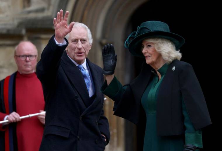 La famille royale britannique assistent à l'office des matines de Pâques à la chapelle Saint-Georges du château de Windsor