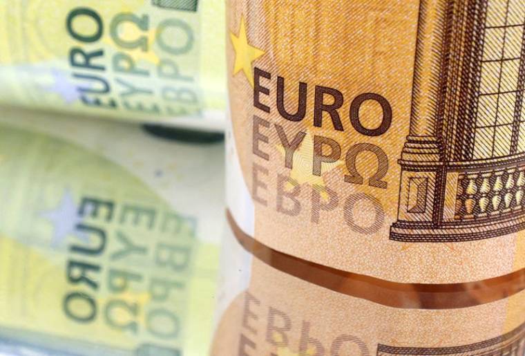 L'illustration montre des billets de banque en euros