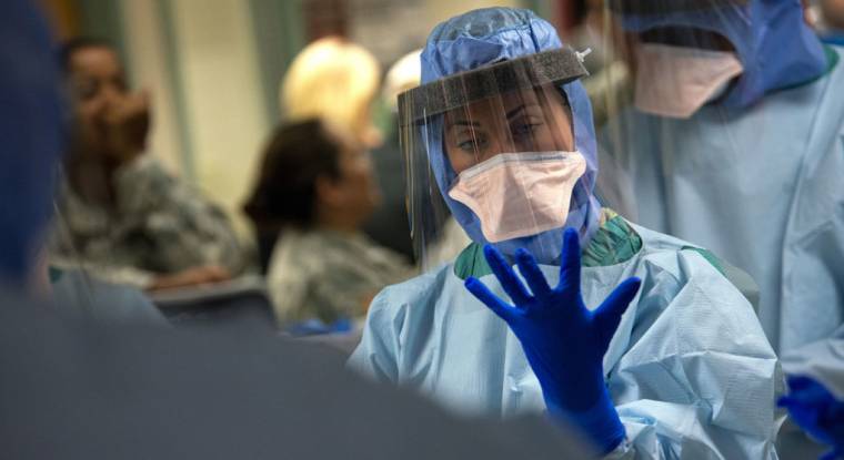 Euromedis est spécialiste des dispositifs médicaux à usage uniques (gants, seringues, équipement du bloc opératoire). (© CC-Airman Magazine)