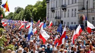 Manifestation contre le gouvernement polonais, le 4 juin 2023 à Varsovie ( AFP / Wojtek Radwanski )