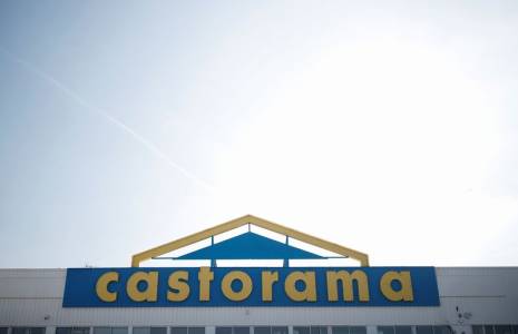 Le logo de Castorama, une enseigne de Kingfisher à Ezanville, en France