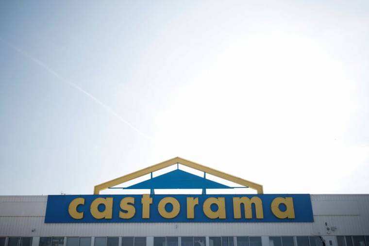 Le logo de Castorama, une enseigne de Kingfisher à Ezanville, en France
