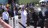 Mayotte: Bayrou observe une minute de silence en hommage au capitaine Florian Monnier