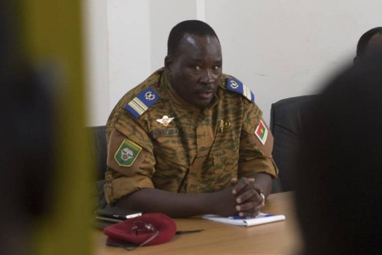 LE PRÉSIDENT PAR INTÉRIM PROMET UN GOUVERNEMENT DE TRANSITION AU BURKINA FASO