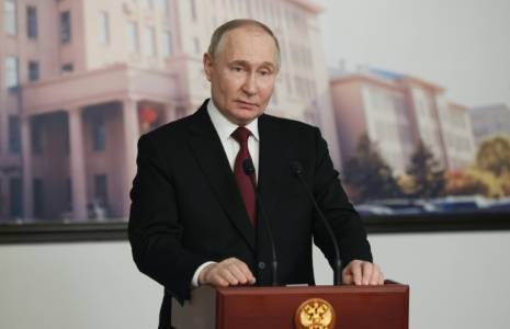 Photo distribuée par l'agence étatique russe Sputnik du président russe Vladimir Poutine lors d'une conférence de presse à Harbin (Chine), le 17 mai 2024 ( POOL / Mikhail METZEL )