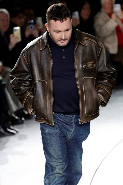 British designer Kim Jones at the end of the Dior Homme Fall-Winter 2024/2025 ready-to-wear collection show at Paris Fashion Week, January 19, 2024 (AFP / Geoffroy VAN DER HASSELT)