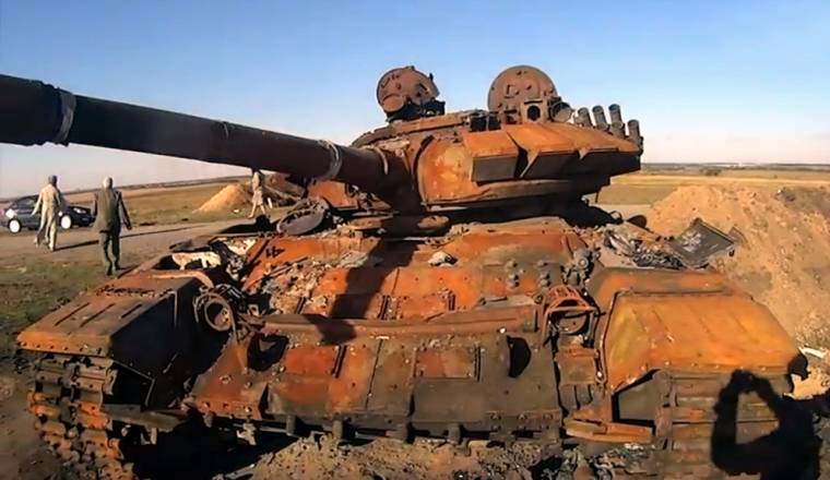 Image d'illustration (Un T-72 détruit non loin de Starobesheve en septembre 2014 / crédit : День / DenTVinform Official Stream)