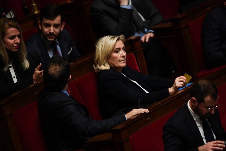 Marine Le Pen à Paris, le 4 avril 2023. ( AFP / CHRISTOPHE ARCHAMBAULT )