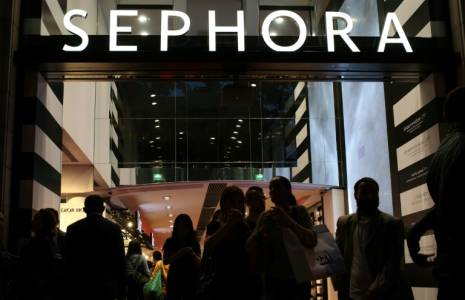 Le magasin Sephora des Champs-Elysées à Paris le 28 septembre 2013 ( AFP / KENZO TRIBOUILLARD )