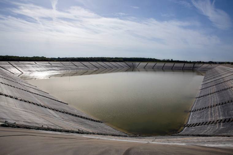Un bassin de rétention d'eau, le 7 octobre 2022 à Mauze-sur-le-Mignon, près de La Rochelle. ( AFP / - )
