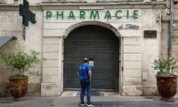 Une pharmacie au rideau baissé pour cause de grève, à Montpelliers le 30 mai 2024  ( AFP / Pascal GUYOT )