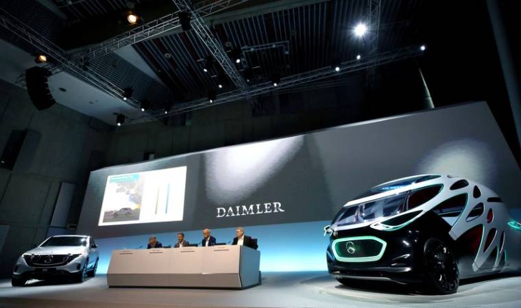Photo d'archives des dirigeants de Daimler AG lors d'une conférence de presse à Stuttgart, en Allemagne