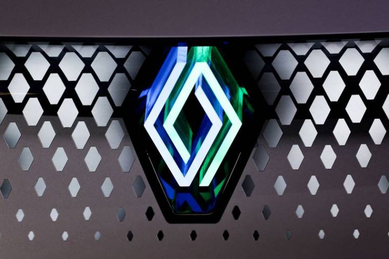 Photo d'archives: Le logo de Renault est visible lors de la conférence Viva Technology