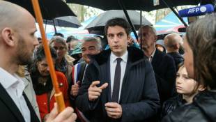 Le Premier ministre Gabriel Attal en déplacement à Beaugency, dans le Loiret, le 1er mai 2024 ( AFP / Dimitar DILKOFF )