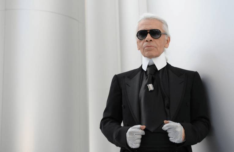 Le célèbre couturier Karl Lagerfeld tire sa révérence
