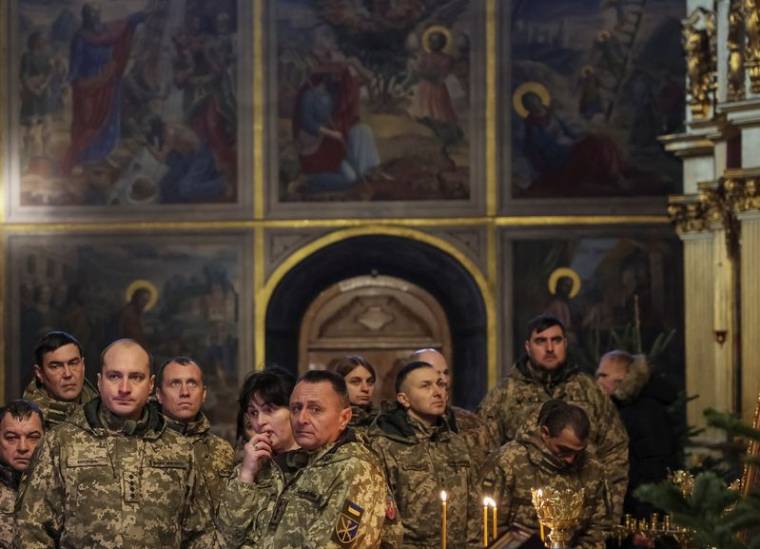 Service religieux spécial pour les forces armées ukrainiennes à la cathédrale Mikhailovsky Zlatoverkhy, dans le centre de Kyiv