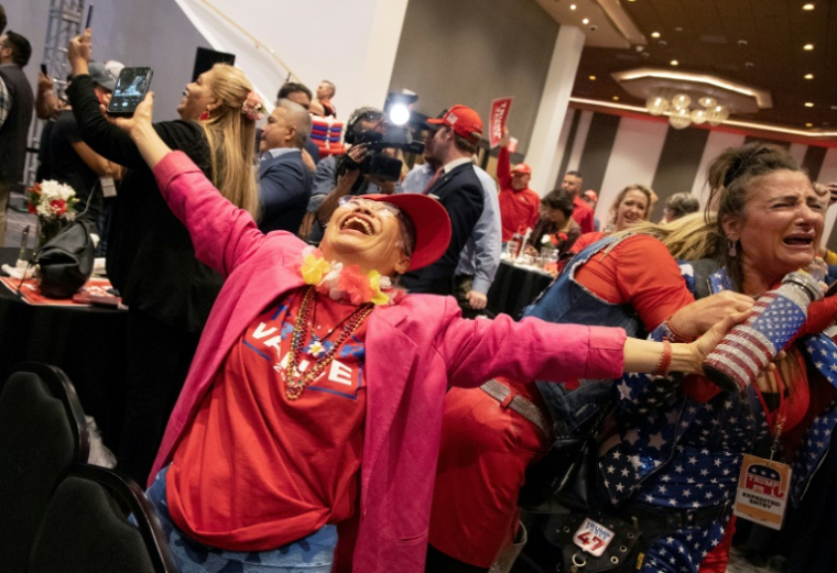 Sandi Steinbeck célèbre les résultats de l'élection, à Las Vegas, Nevada, le 5 novembre 2024 (AFP / Ronda Churchill)