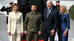 Le président ukranien Volodymyr Zelensky et son épouse Olena Zelenska accueillis par le président américain Joe Biden et son épouse Jill Biden à la Maison Blanche, le 21 septembre 2023 à Washington ( AFP / SAUL LOEB )
