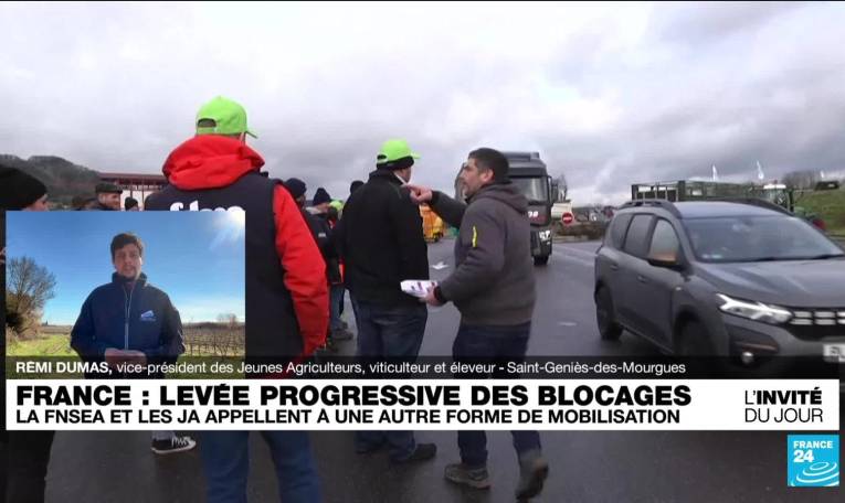 France : les agriculteurs "changent des stratégie" mais " la pression n'est pas relâchée sur le gouvernement"