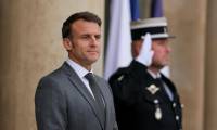 Le président Emmanuel Macron sur le perron de l'Elysée, le 2 mai 2024 à Paris ( AFP / Thomas SAMSON )
