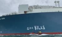 Le Havre: Greenpeace tente d'empêcher l'arrivée du terminal méthanier