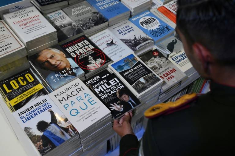 A la Foire du livre de Buenos Aires, le 25 avril 2024 ( AFP / Luis ROBAYO )