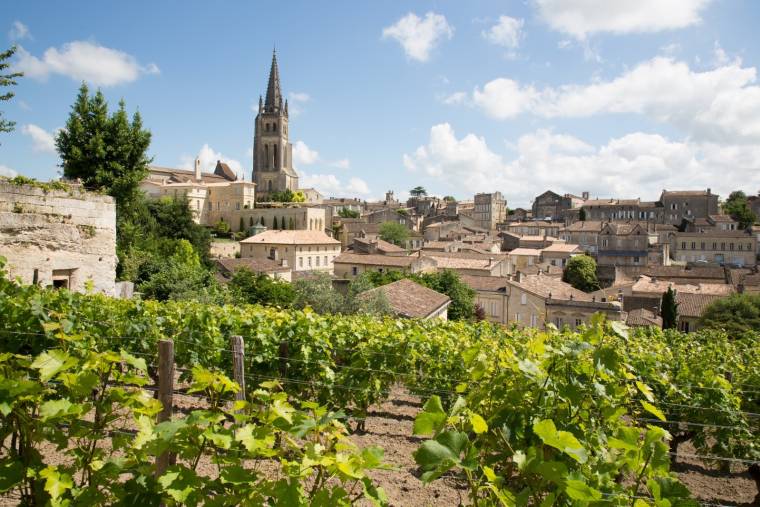 Saint-Emilion, royaume des grands vins et des grandes tables (Crédits photo : Shutterstock)