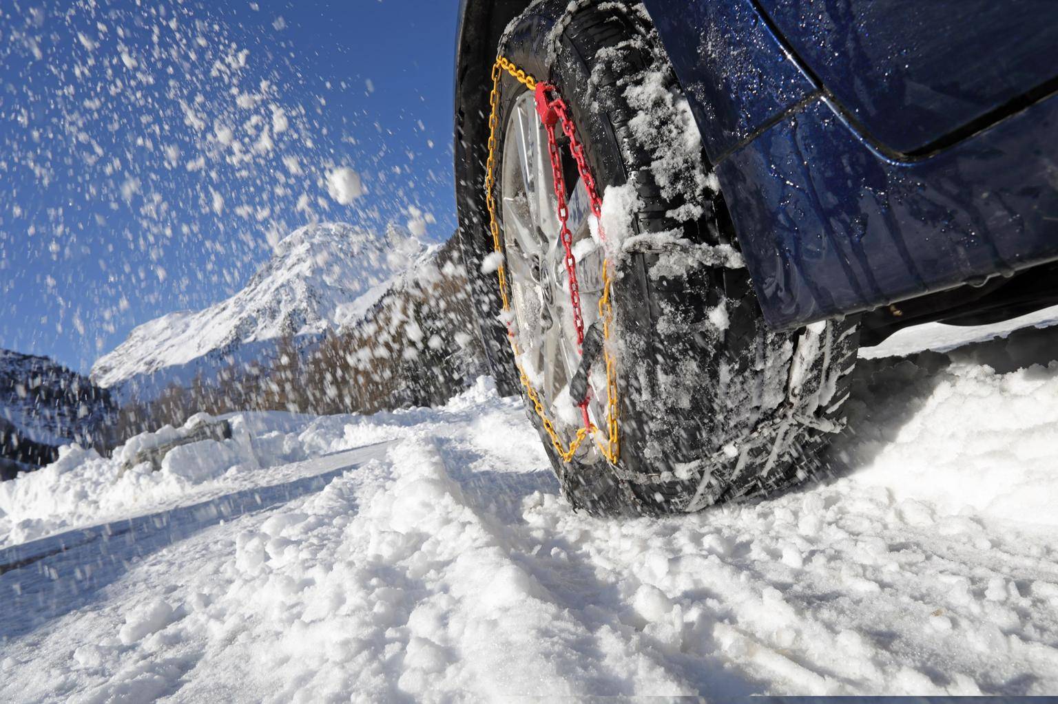 Chaînes ou chaussettes neige pour les pneus en hiver ?