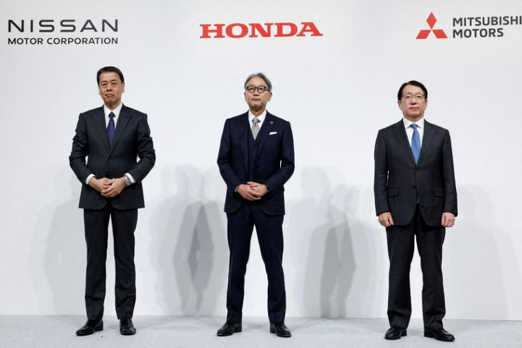 Honda, Nissan et Mitsubishi Motors tiennent une conférence de presse conjointe