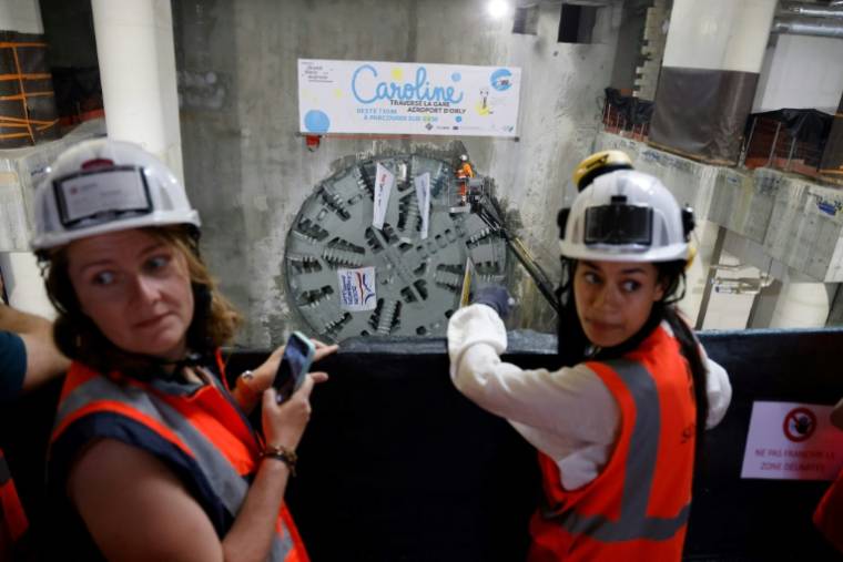 Employees wait for the tunnel boring machine "Caroline" to build the tunnel for future line 18 of the Grand Paris express, on June 13, 2023, in Orly in Val-de-Marne (AFP / LUDOVIC MARIN)