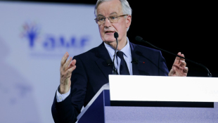 Michel Barnier le 21 novembre 2024 à Paris, au Congrès des maires ( AFP / Thomas SAMSON )